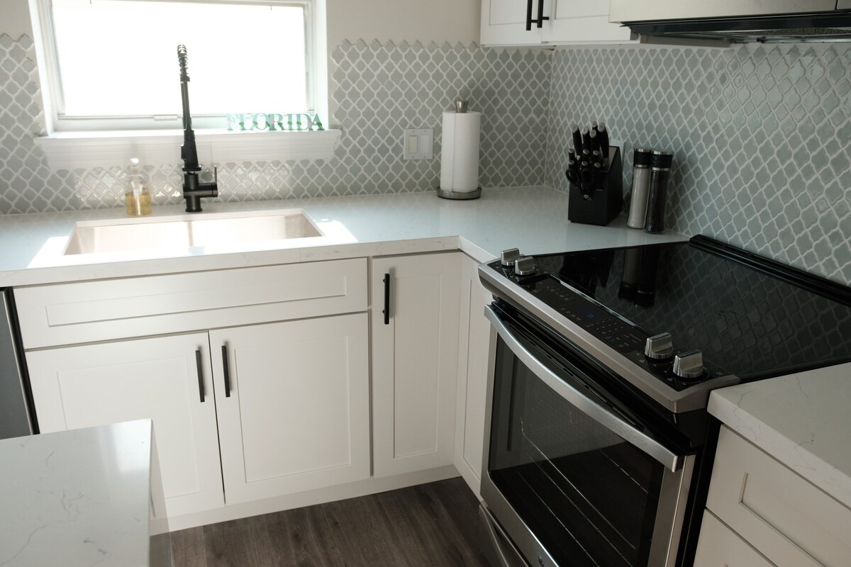 Kitchen photo from OTA listing sequence.