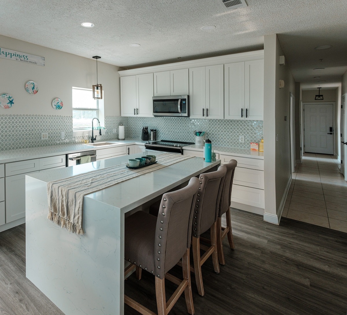 Living & Dining photo from OTA listing sequence.