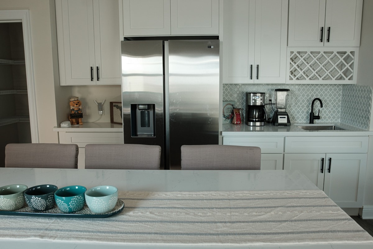 Kitchen photo from OTA listing sequence.