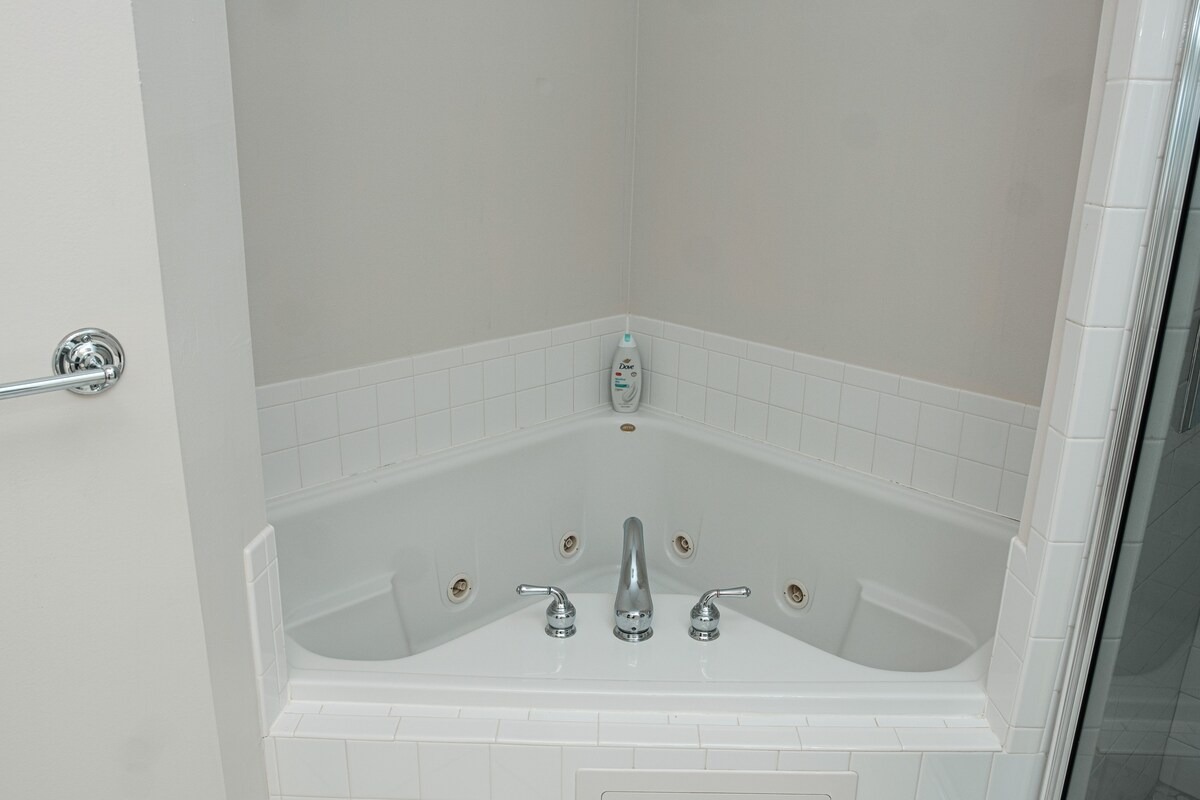 Bedroom 3 photo from OTA listing sequence.