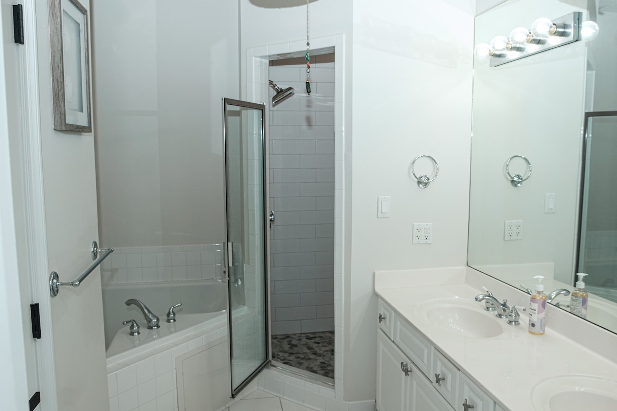 Bathrooms photo from OTA listing sequence.