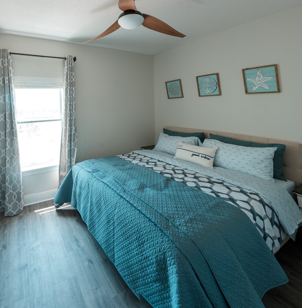 King-room configuration used in sleeping arrangement planning.