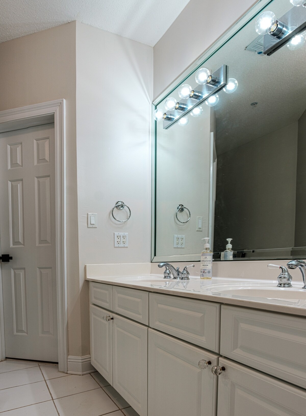 Bathrooms photo from OTA listing sequence.