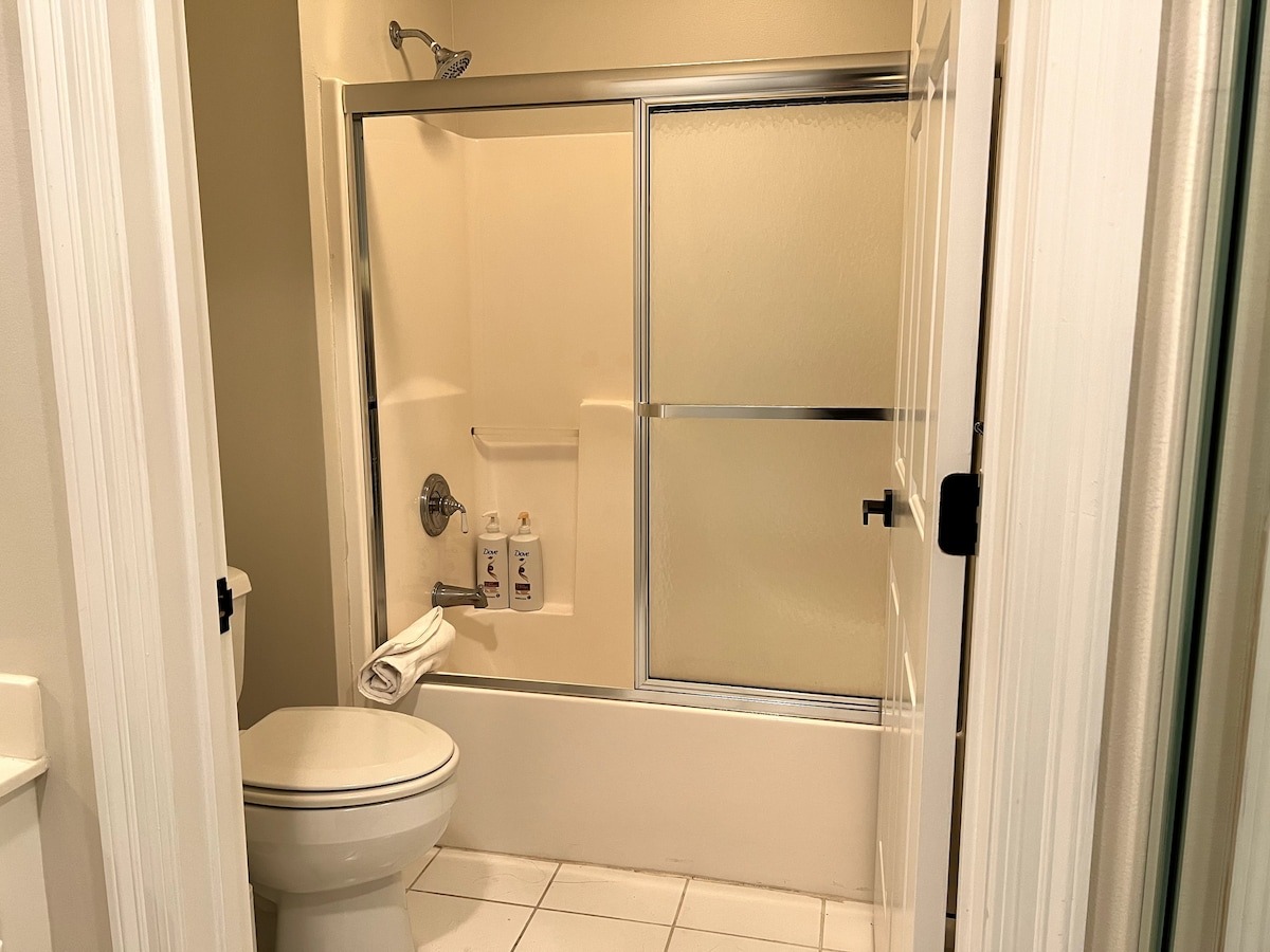 Bathrooms photo from OTA listing sequence.