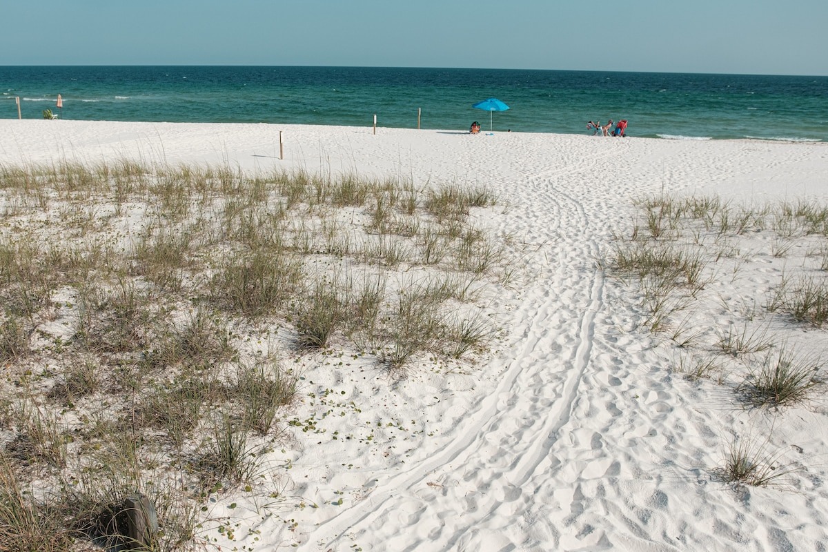 Views & Beach Access photo from OTA listing sequence.