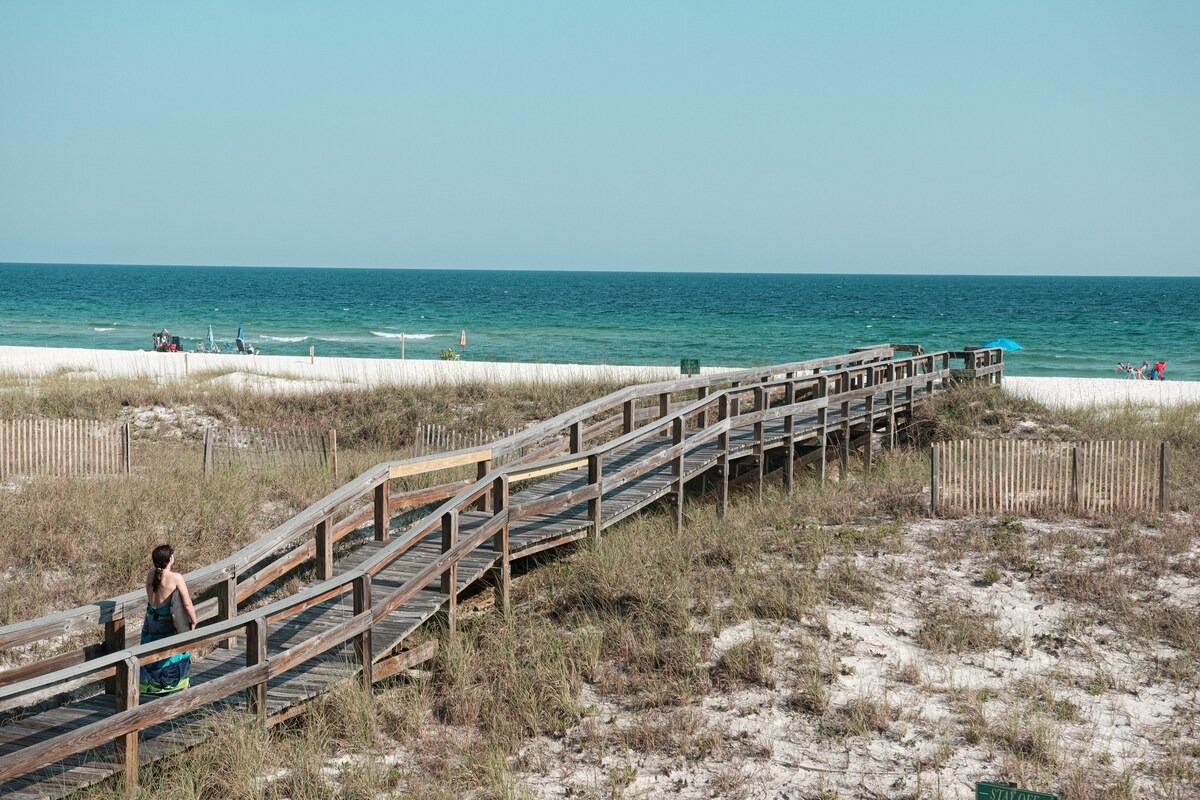 Balcony / Exterior / Access photo from OTA listing sequence.