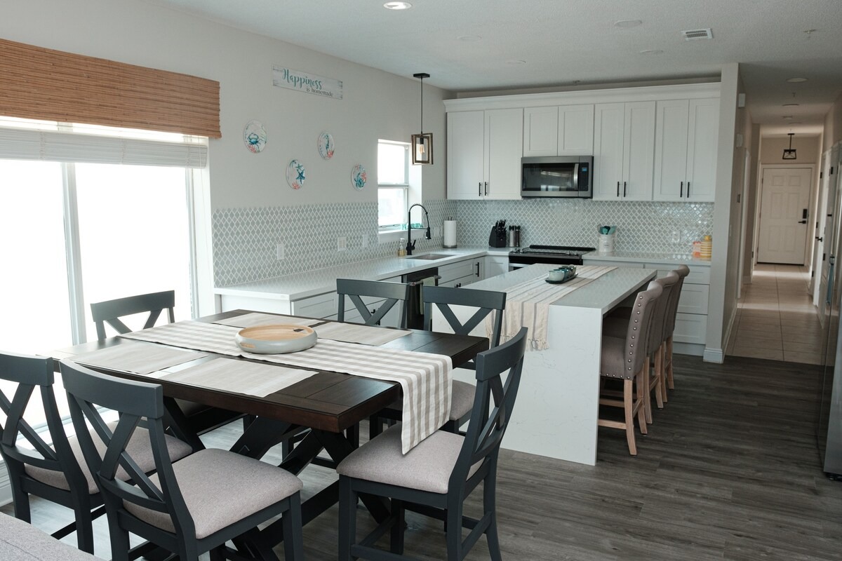 Bathrooms photo from OTA listing sequence.